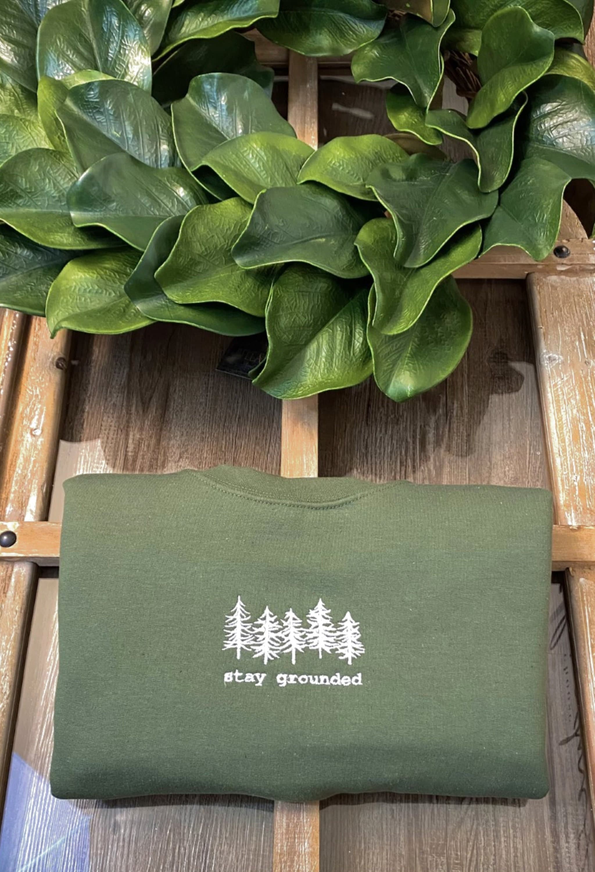 Embroidered Pine Tree Sweatshirt Evergreen Trees Embroidered Crewneck Camping Hiking Sweatshirt Travel Sweaters Outdoors Sweatshirts