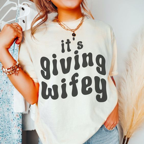 It’s Giving Wifey T-Shirt