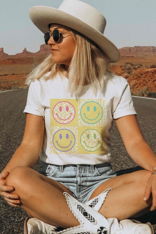 Happy Face Shirt Smile Tee Preppy Shirts Retro Smile Face Shirt Smile Cute Aesthetic Clothes Smile Face T-Shirt Aesthetic Shirt Trendy Shirt