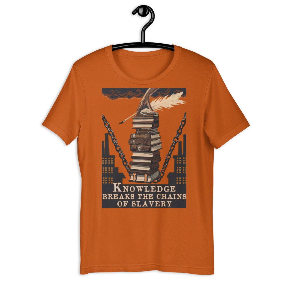 Knowledge Breaks The Chains Of Slavery Translated – Soviet Propaganda, Literacy, USSR, Communist T-Shirt