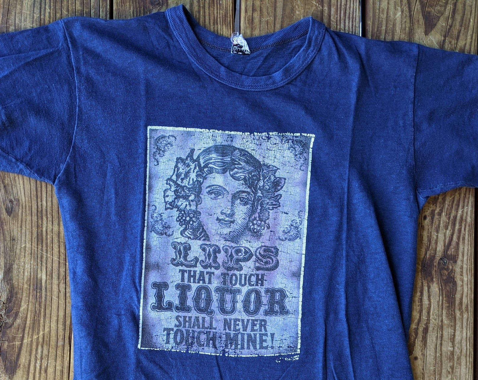 Vintage 70S / 80S Lips That Touch Liquor Shall Never Touch Mine Prohibition Poster Single Stitch Tee – S