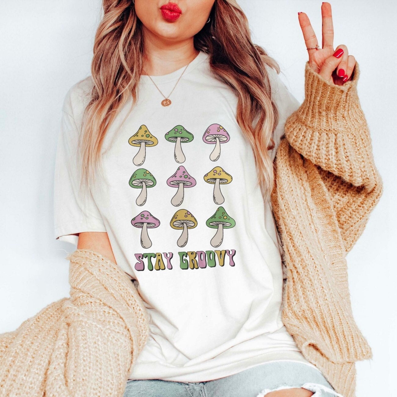 Mushroom Shirt Cottagecore Shirt Magic Mushrooms Trippy Shirt Psychedelic shirt Stay Groovy Shirt Retro Shirt Indie Clothes Trendy Clothes