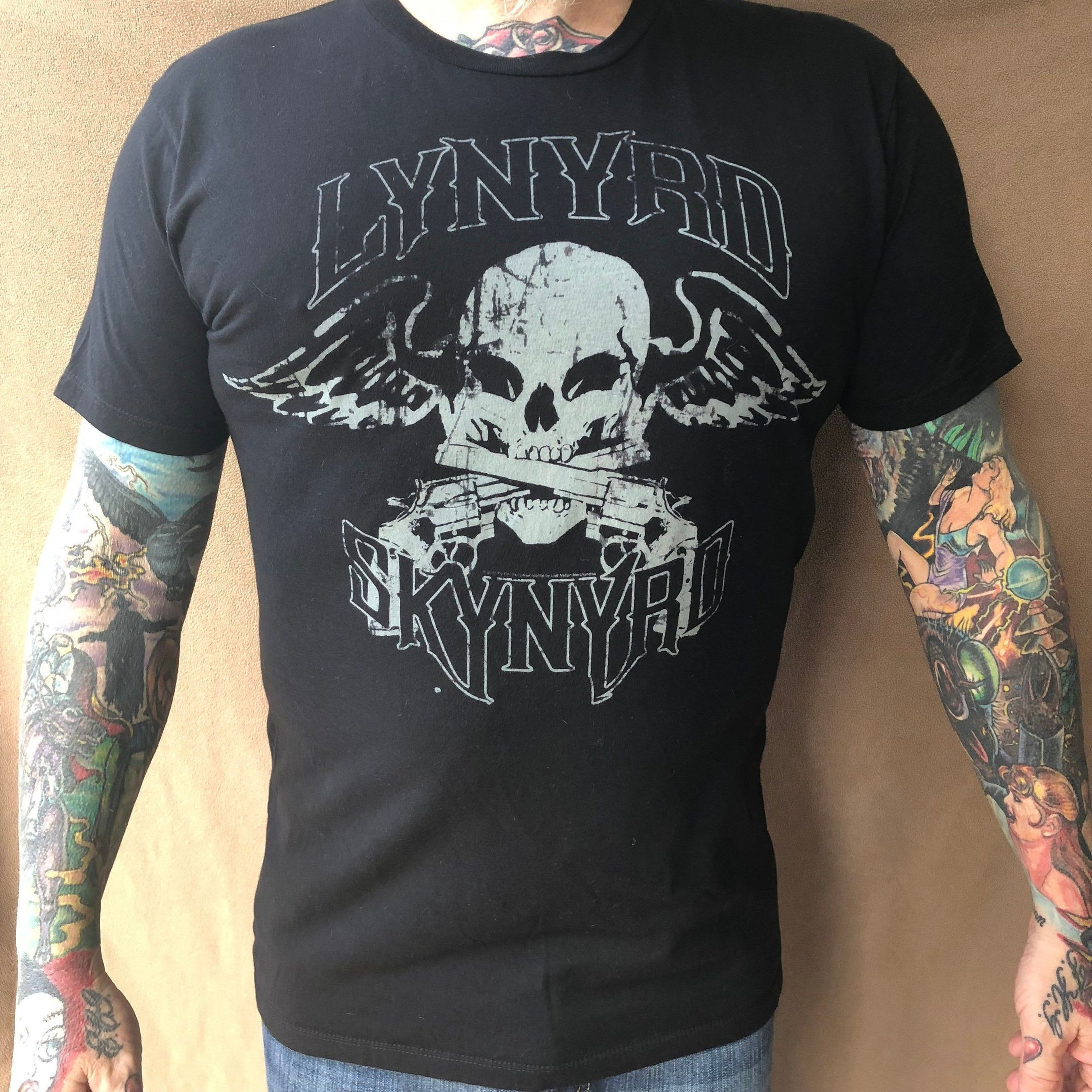 Lynyrd Skynyrd Band Shirt Southern Rock Med Ronnie Van Zandt Freebird Skull Pistols Guns Shirt