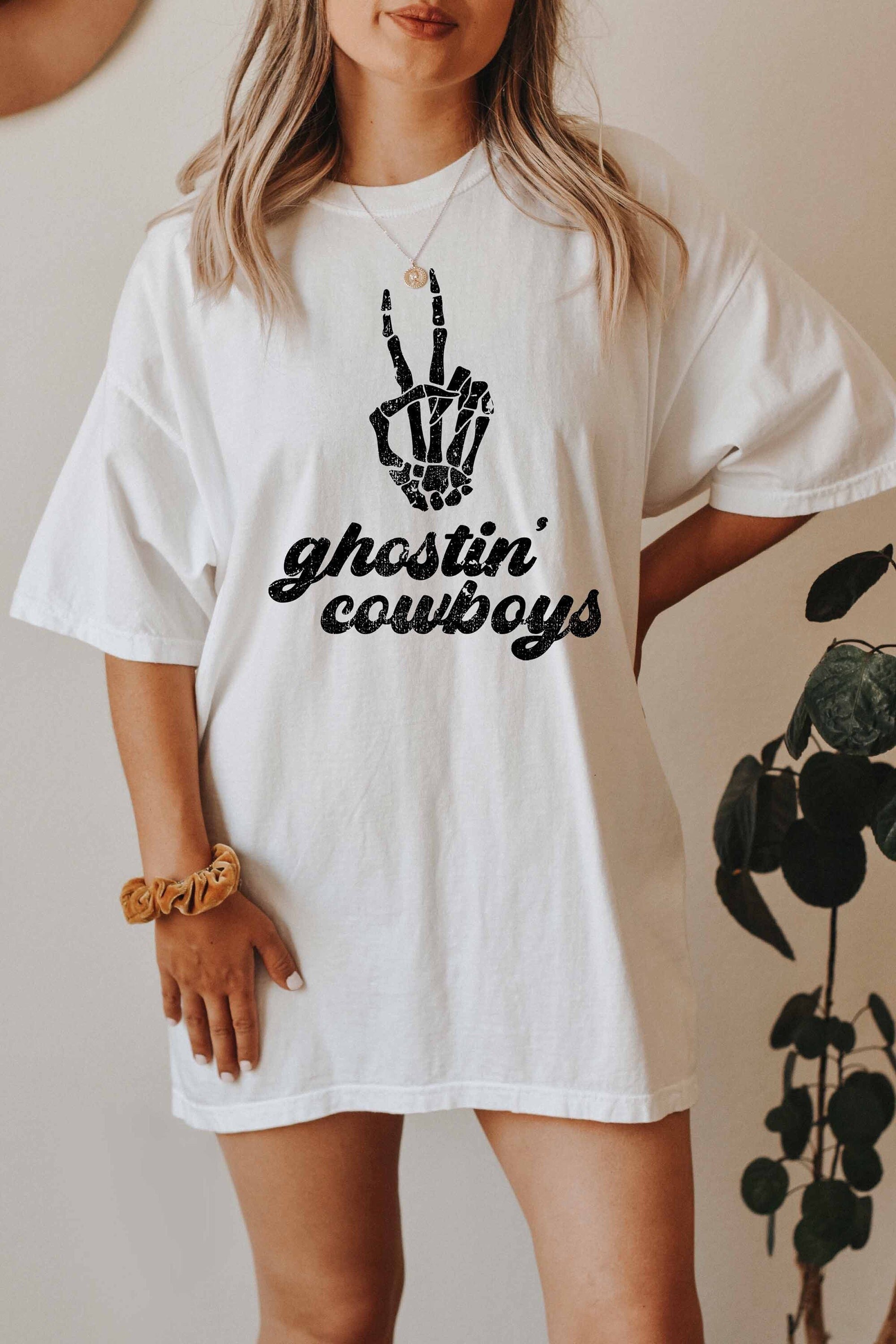 Ghostin Cowboys Shirt Howdy Halloween Spooky Vibes Happy Fall Yall Western Sweatshirt Halloween Crewneck Fall Sweatshirt Cowgirl Sweatshirt